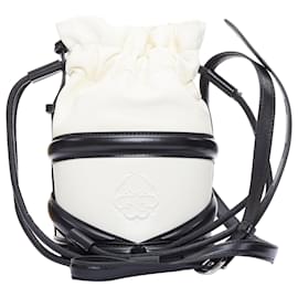 Alexander Mcqueen-Alexander McQueen soft curve am logo leather bucket bag-Black