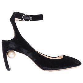 Sapatilhas slingback de veludo com pérolas de Nicholas Kirkwood Preto