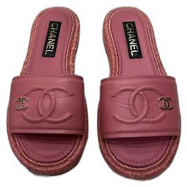 Mules Chanel em couro rosa Rosa