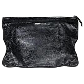 Balenciaga-Balenciaga wrinkled leather clutch bag-Black