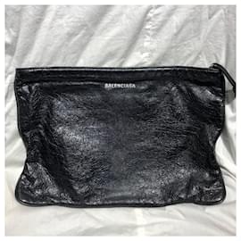 Balenciaga-Balenciaga wrinkled leather clutch bag-Black