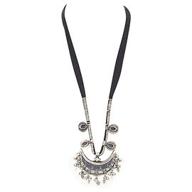 Colar de lua crescente de pedra Marrakech da Saint Laurent Hedi Slimane Prata Metálico