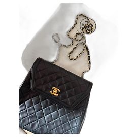 Bolsa de ombro vintage Chanel preta acolchoada com aba trapezoidal e carteira Preto