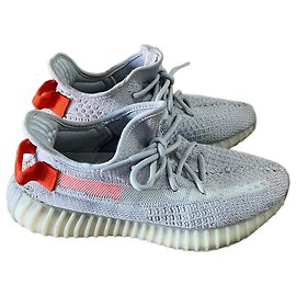 Adidas Yeezy Boost 350 V2 Tail Light Grau