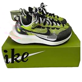 Sacai-Nike Sacai Vaporwaffle Tour Yellow Stadium Green-Yellow,Dark green