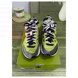Sacai-Nike Sacai Vaporwaffle Tour Yellow Stadium Green-Yellow,Dark green
