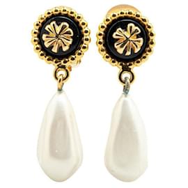 Chanel-Boucles d'oreilles en perles motif trèfle Chanel-Doré,Métallisé