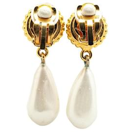Chanel-Boucles d'oreilles en perles motif trèfle Chanel-Doré,Métallisé