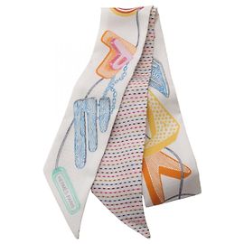 Bufanda Hermès Silk Twilly Chevaloscope H053954 Blanco