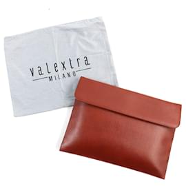 Valextra-Valextra SATO Logo Embossed Leather Clutch Bag-Brown