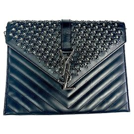 Bolsa envelope matelassé Monogram Mix YVES SAINT LAURENT Preto