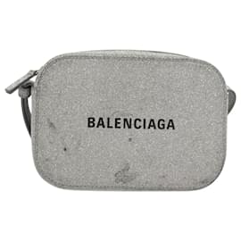 Balenciaga-Sac à main BALENCIAGA Caméra Sac à bandoulière en cuir argenté 552372 Auth bs20585-Argenté