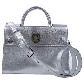Bolsa de couro Diorever Medium 2Way da Christian Dior em prata metálica Prata
