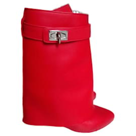 Givenchy Shark Rouge