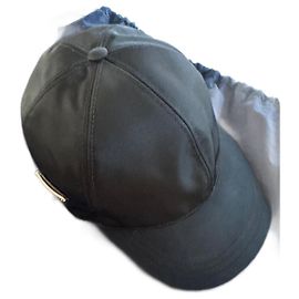 Boné Prada preto com logo Preto