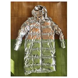 Louis Vuitton-Louis Vuitton metallic quilted jacket with goose feather-Silvery