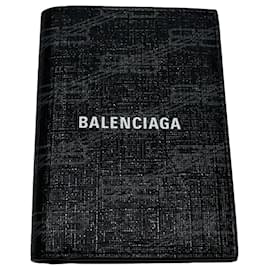 Balenciaga-Carteira bifold vertical Balenciaga Signature BB Monogram em lona revestida preta-Preto