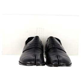 Maison Martin Margiela-Maison Margiela Tabi Loafers in Black Leather-Black