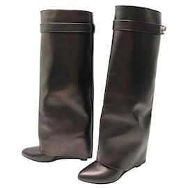 BOTAS DE COURO MARROM GIVENCHY SHARK LOCK 40 Marrom