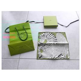 Hermès-small new hermès square for the blueette doll with its box and shopping bag-Multiple colors