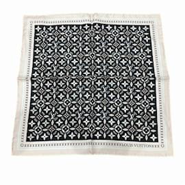 Louis Vuitton-Louis Vuitton Carré 45 Monogram Petal Scarf-Black,Pink