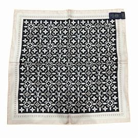 Louis Vuitton-Louis Vuitton Carré 45 Monogram Petal Scarf-Black,Pink