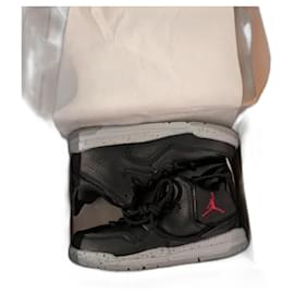 Nike-NIKE Jordan Courtside 23 Younger Kids' Shoes, Black/Particle Grey/Gym Red, UK 11, 17,5 cm, EU: 28,5-Black