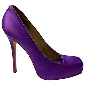 Décolleté a punta quadrata Alexander McQueen in raso viola Porpora