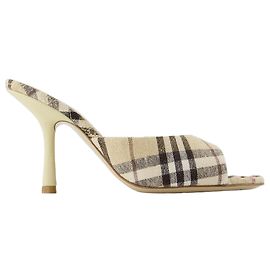 Mews 90 Chk Pumps - Burberry - Leinen - Neutral Weiß