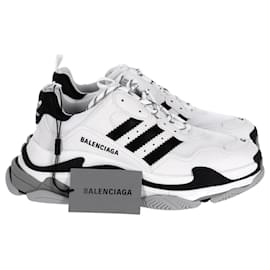 Balenciaga-Balenciaga x Adidas Triple S Sneakers in White Polyurethane-White