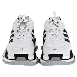 Balenciaga-Balenciaga x Adidas Triple S Sneakers in White Polyurethane-White