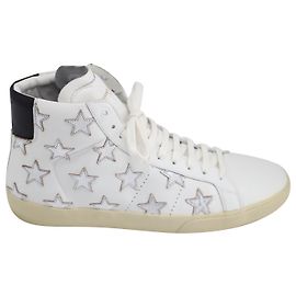 Sneaker alte Saint Laurent con stelle metalliche in pelle bianca Bianco