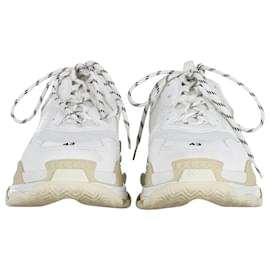 Balenciaga-Balenciaga Triple S Sneakers in White Leather-White