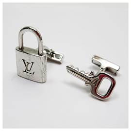 Louis Vuitton-Abotoaduras de metal prateado Louis Vuitton-Prata