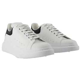 Alexander Mcqueen-Oversize Sneakers - Alexander McQueen - Leather - White-White