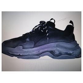 Balenciaga-Triple S Clear Sole para Homens em Preto-Preto