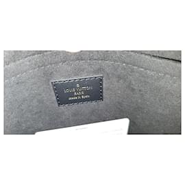 Louis Vuitton-Pochete Neverfull Louis Vuitton-Preto