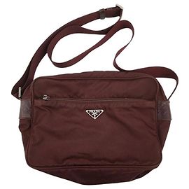 Bolsa de ombro cruzada logo Prada vermelho bordô Vermelho