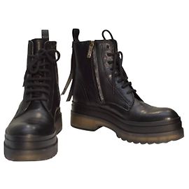 Red Valentino Botas de combate Lye em couro de bezerro preto VALENTINO RED 39 Preto