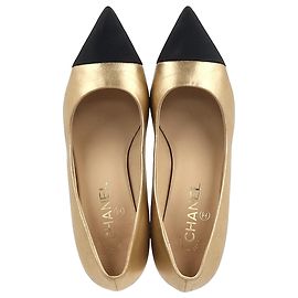 Pumps Punta CC Chanel in Pelle Dorata D'oro