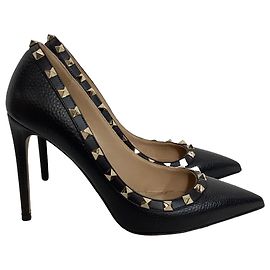 Valentino Garavani Décolleté a punta Valentino Rockstud in pelle nera Nero