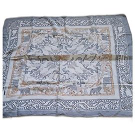 Autre Marque Bufanda Early America de seda gris Gris
