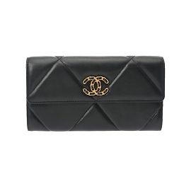Chanel 19 Long Flap Geldbörse aus schwarzem Lammleder Schwarz