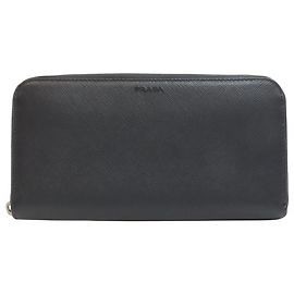 Prada Schwarz