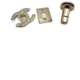 Fivela CC turnlock da CHANEL cor dourada brilhante Dourado