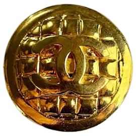 Pulsante trapuntato dorato CC di Chanel, 35 mm D'oro