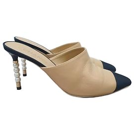 Chanel 2020 Interlocking CC Logo Mules Sz.40 Beige