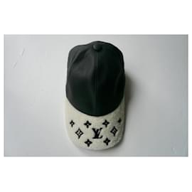 Louis Vuitton-LOUIS VUITTON Black leather and sheep wool cap new black one size-Black