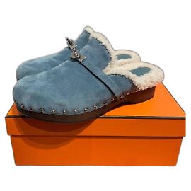 Sabots Hermès en daim bleu Bleu