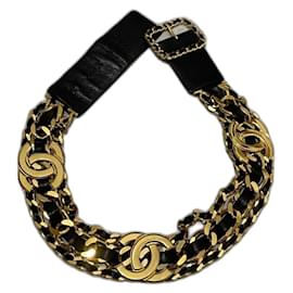 Chanel Gürtel aus Schwarzem Leder mit Goldbeschlag Schwarz Gold hardware